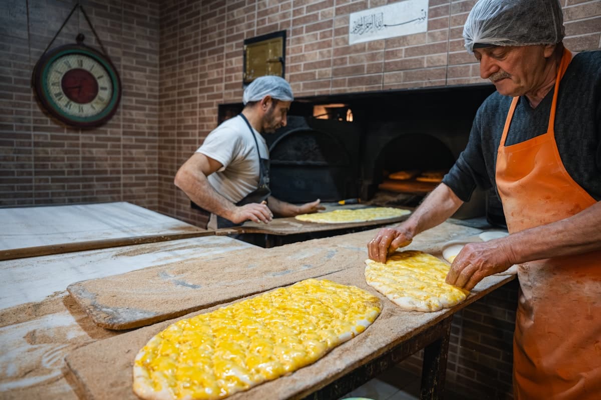 Kuşbaşılı Kaşarlı Pide